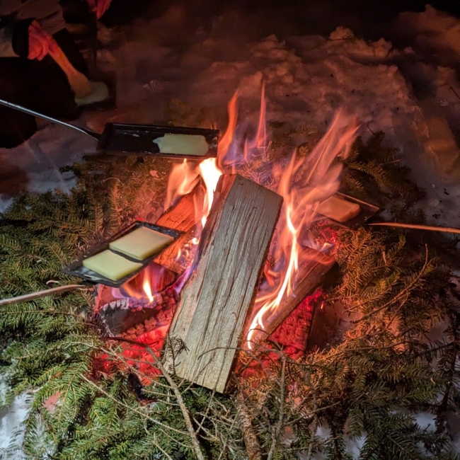 RAQUETTES - RACLETTES AU FEU DE BOIS - Morgins